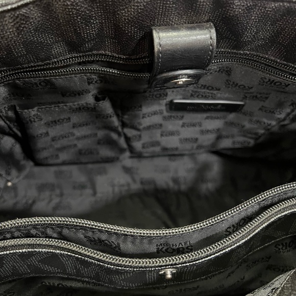 Michael Kors Black Tote Bag with Structured Design - Picture 5 of 7